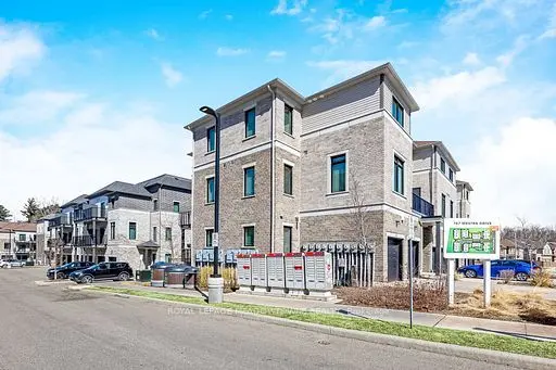 Guelph, ON N1K 0A5,107 Westra DR #7