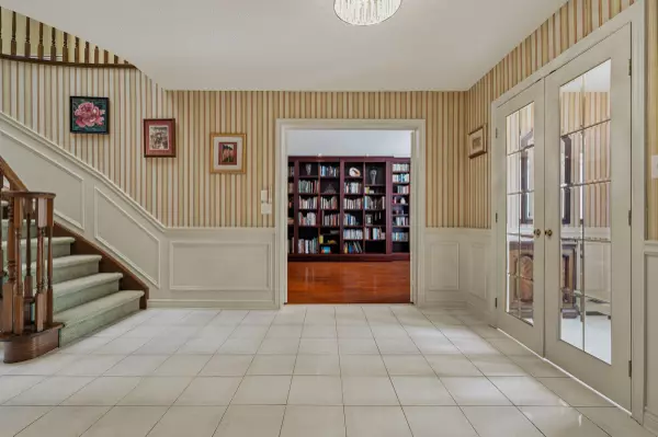 Hamilton, ON L9G 4V9,141 Garden AVE