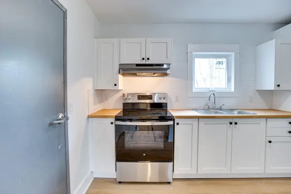 Fort Erie, ON L0S 1B0,316 Elmwood AVE #2