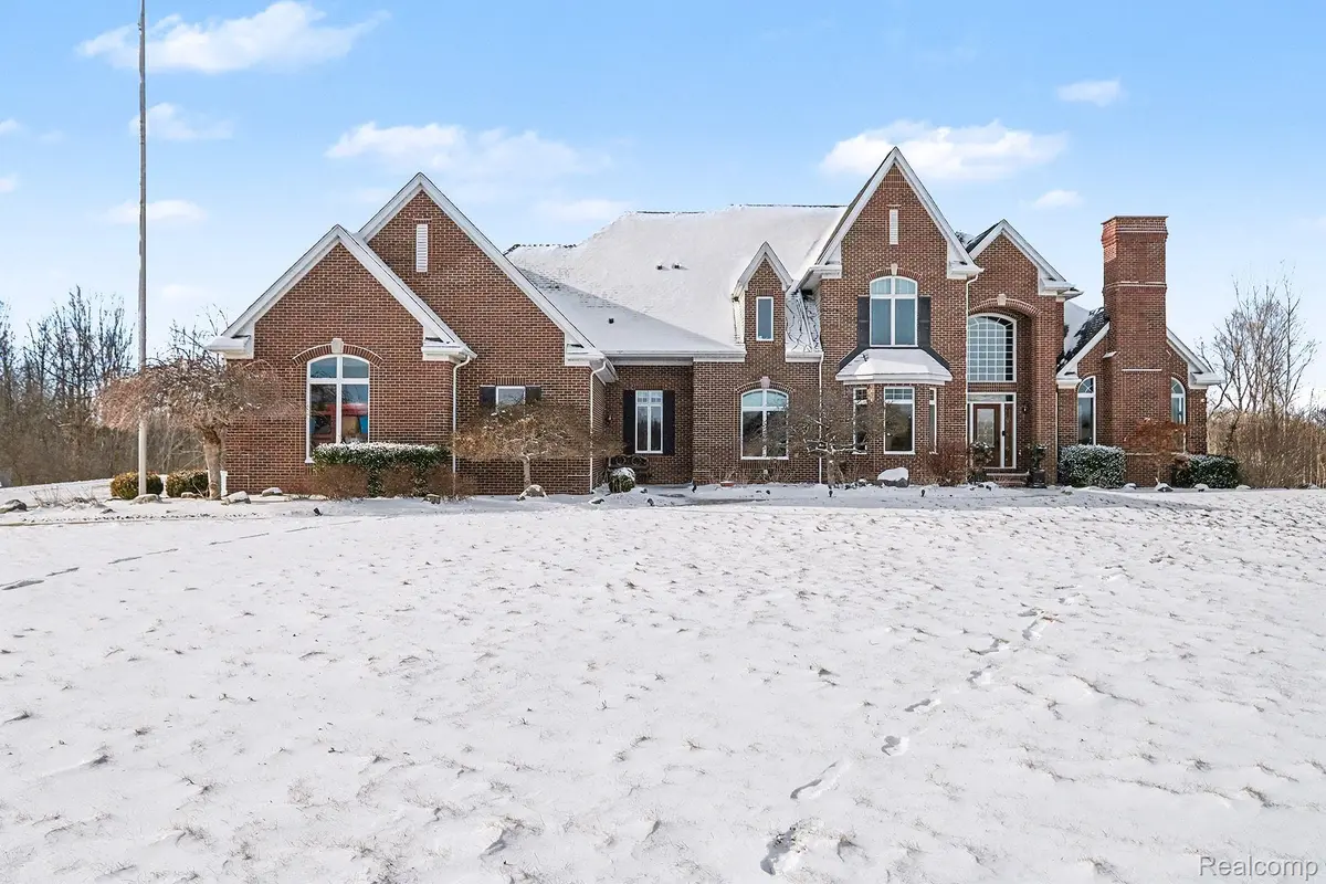 8399 Potter RD, Clayton Charter Township, MI 48433