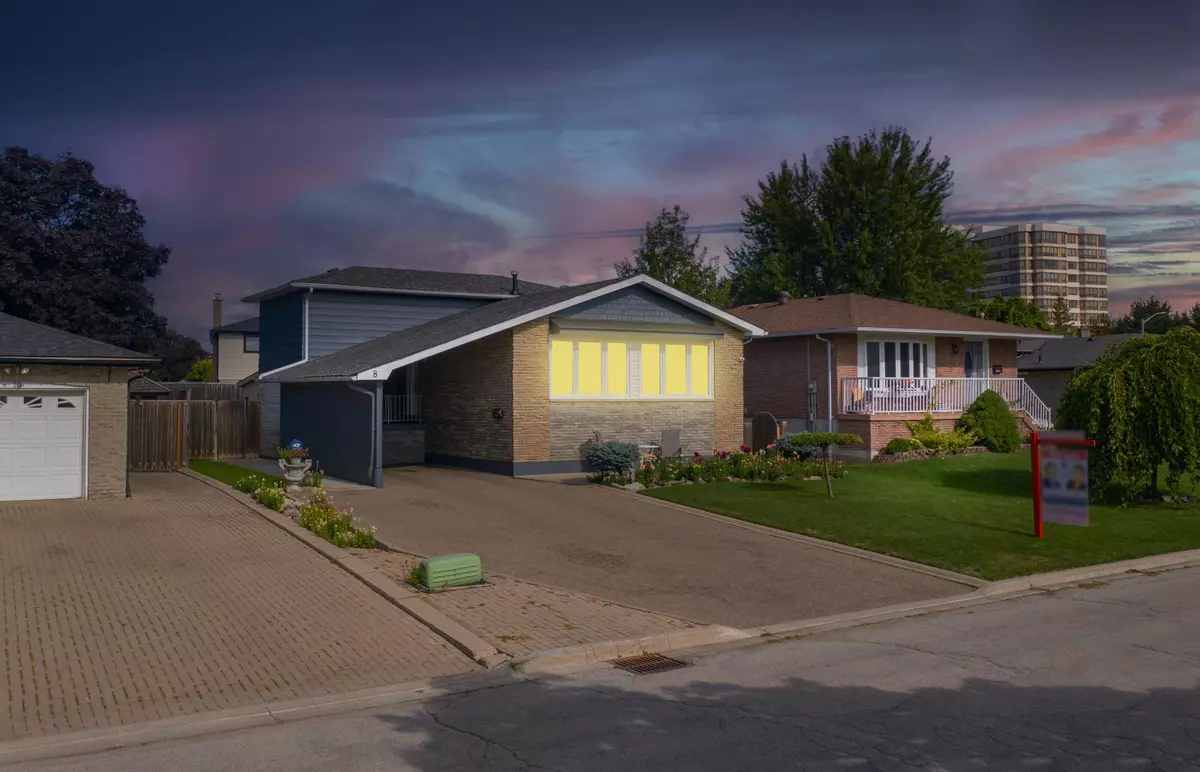 Brampton, ON L6Y 1A1,8 Edwin DR