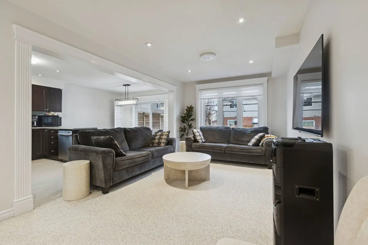 409 Tealby CRES, Waterloo, ON N2J 4Y8