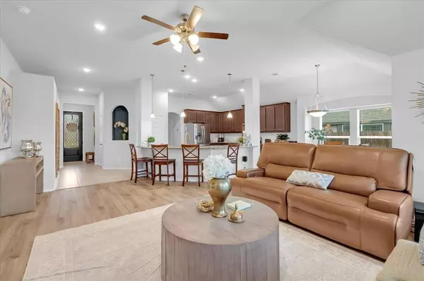 1200 Queens Brook Lane, Fort Worth, TX 76140