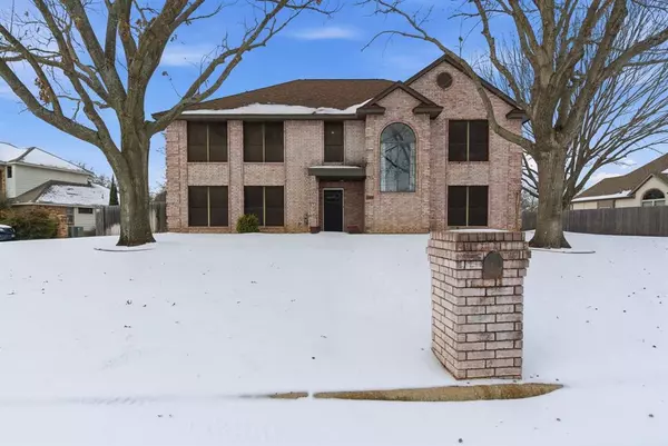 1936 Spinnaker Lane, Azle, TX 76020