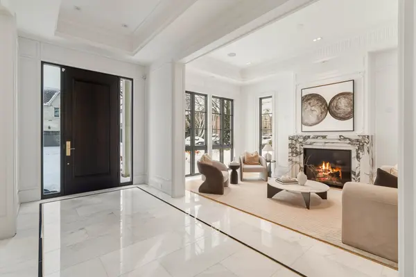 106 Yorkminster RD, Toronto C12, ON M2P 1M6
