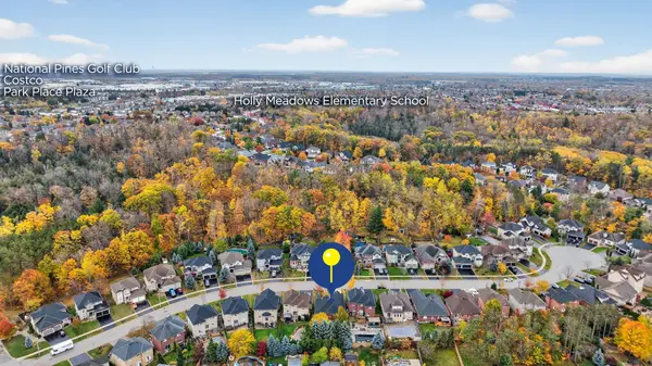 16 Stapleton PL, Barrie, ON L4N 5Z3