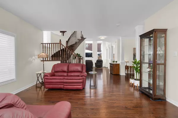 Barrie, ON L4M 0A9,14 Charlemagne AVE