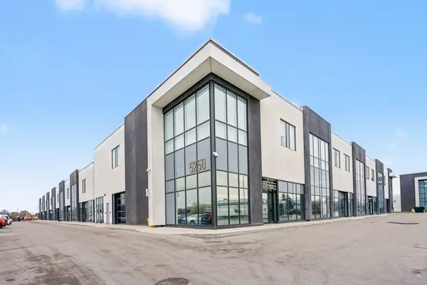 5250 Solar DR #33, Mississauga, ON L4W 5M8