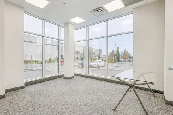 5250 Solar DR #33, Mississauga, ON L4W 5M8