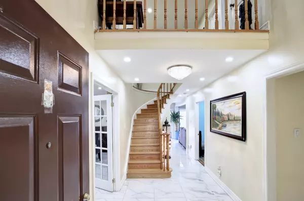 Brampton, ON L6Y 3R4,5 Clydesdale CIR