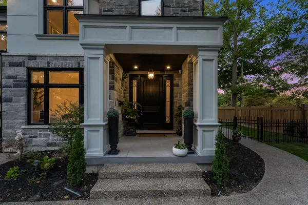 72 Oakes DR, Mississauga, ON L5G 3M1