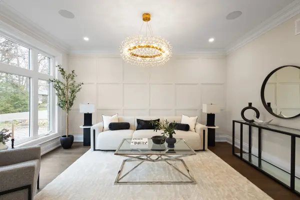 72 Oakes DR, Mississauga, ON L5G 3M1