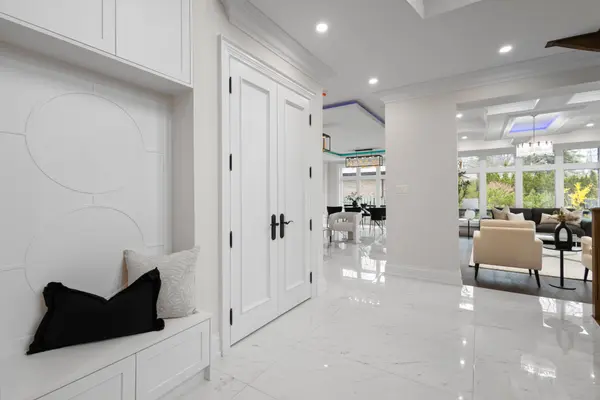 72 Oakes DR, Mississauga, ON L5G 3M1