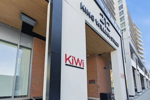 212 King William ST #914, Hamilton, ON L6R 3N9