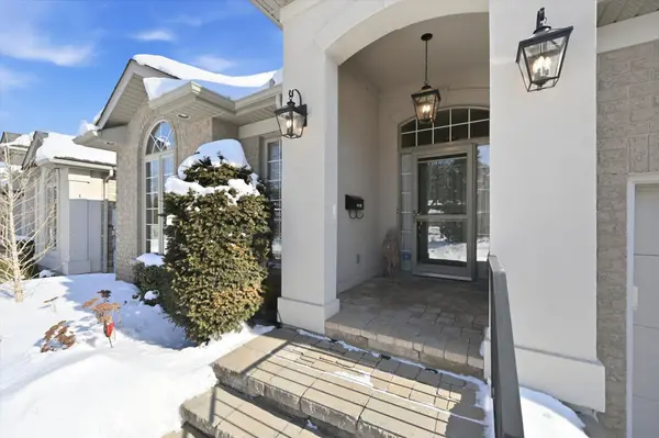 305 Southcote RD, Hamilton, ON L9G 5C4