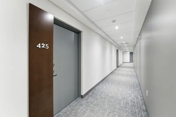 1 Redfern AVE #425, Hamilton, ON L9C 0E6