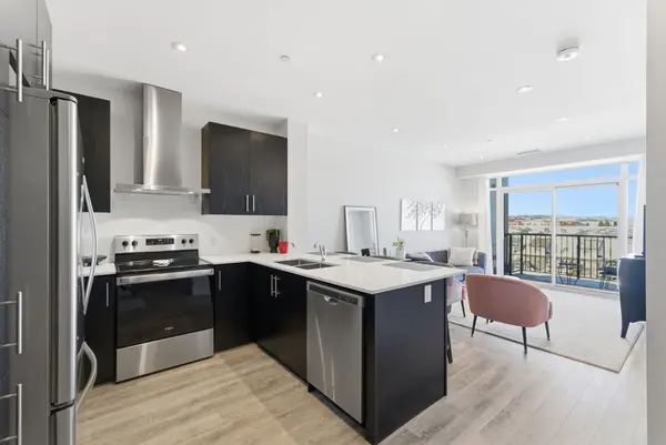 1 Redfern AVE #425, Hamilton, ON L9C 0E6