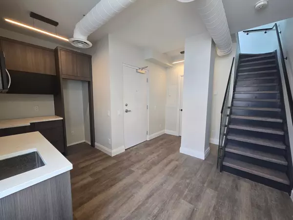 Belleville, ON K8N 2Z6,241 Front ST #201