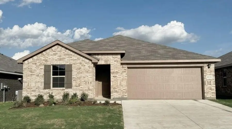 8516 HOLLYMEAD Lane, Fort Worth, TX 76131