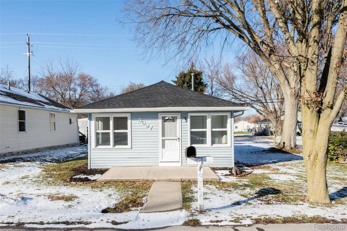 5697 Venice RD, Frenchtown Township, MI 48166