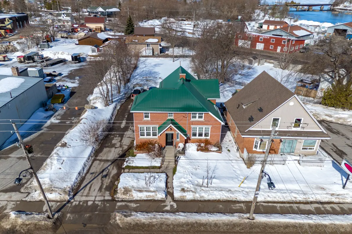 24 Lindsay ST, Kawartha Lakes, ON K0M 1N0