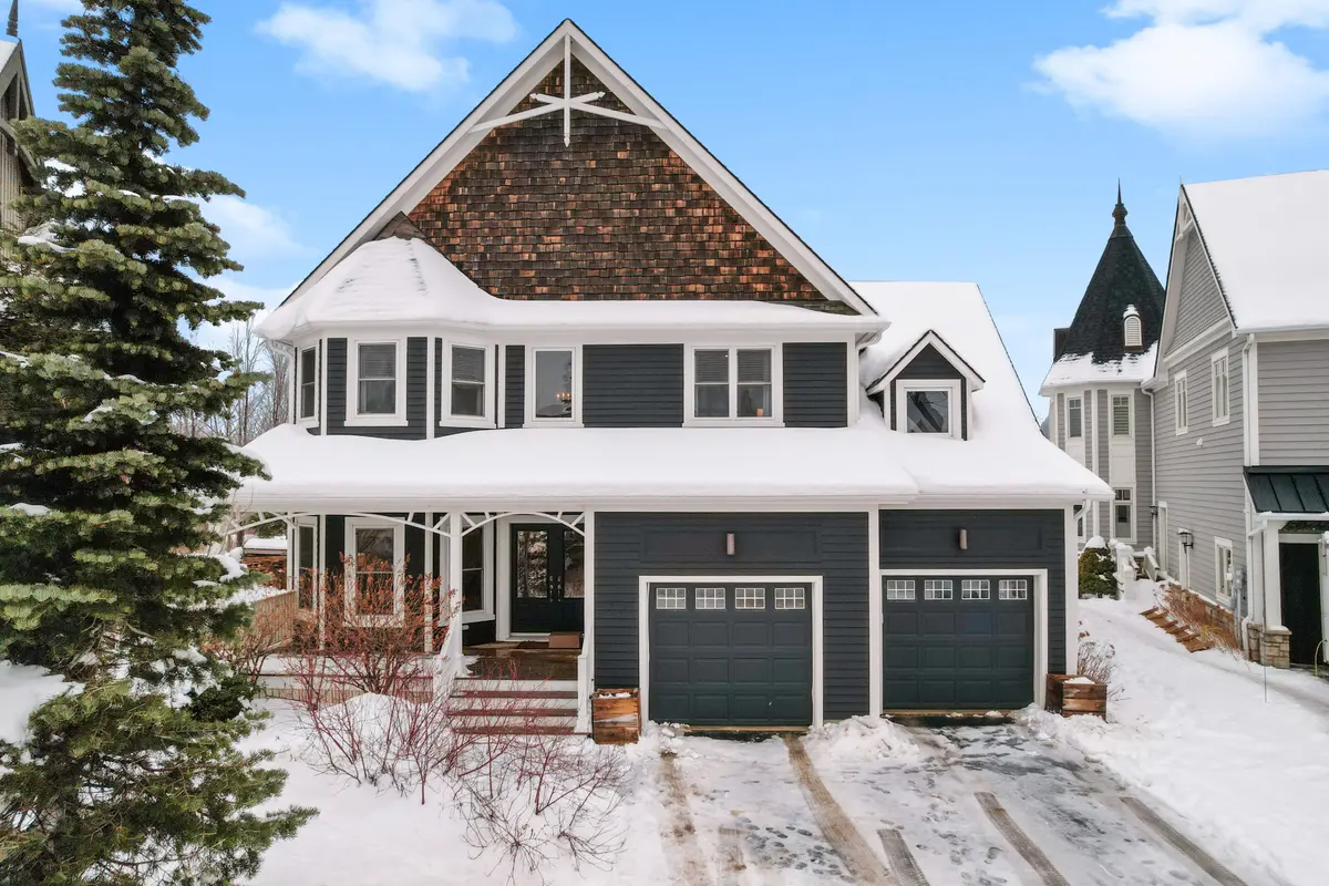 Blue Mountains, ON L9Y 0V1,156 Snowbridge WAY