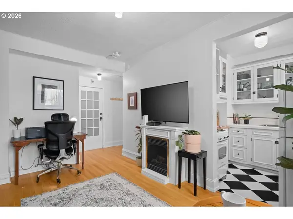 Portland, OR 97209,1631 NW EVERETT ST #208