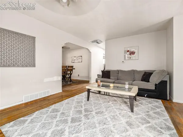 18 Dundee LN, Pueblo, CO 81001