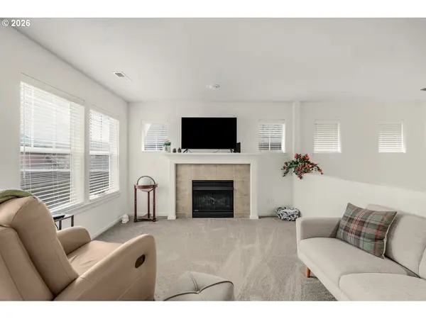 7129 NE STONEWATER ST, Hillsboro, OR 97124