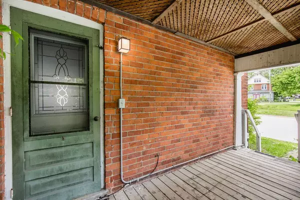 Barrie, ON L4N 1G1,37 Ross ST