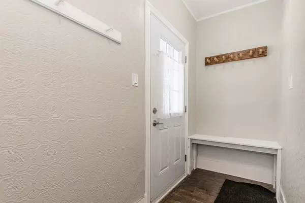 Barrie, ON L4N 1G1,37 Ross ST