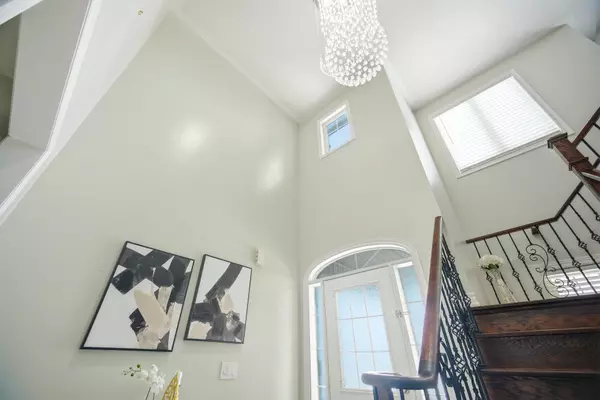 Brampton, ON L6P 1Z8,50 Long Meadow RD