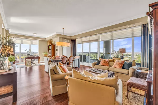 Brampton, ON L6W 0A8,100 John ST #2603