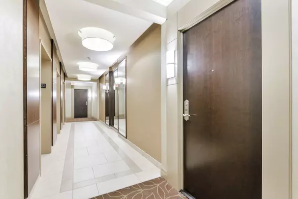 Brampton, ON L6W 0A8,100 John ST #2205