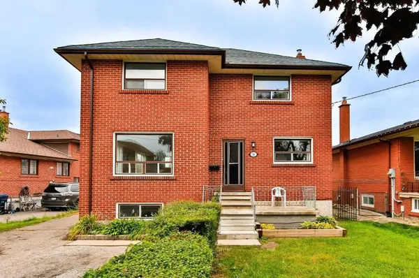 16 Upwood AVE, Toronto W04, ON M6L 3A5