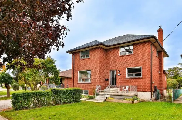 16 Upwood AVE, Toronto W04, ON M6L 3A5