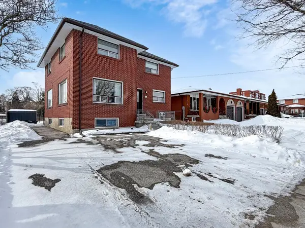 16 Upwood AVE, Toronto W04, ON M6L 3A5