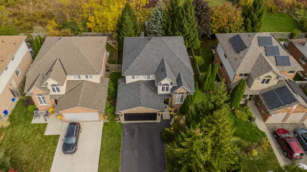 26 Grassyplain DR, Hamilton, ON L0R 1W0