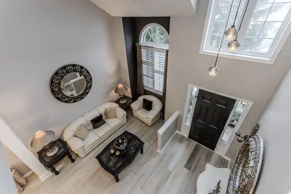 26 Grassyplain DR, Hamilton, ON L0R 1W0