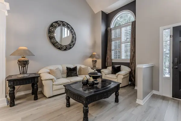 26 Grassyplain DR, Hamilton, ON L0R 1W0