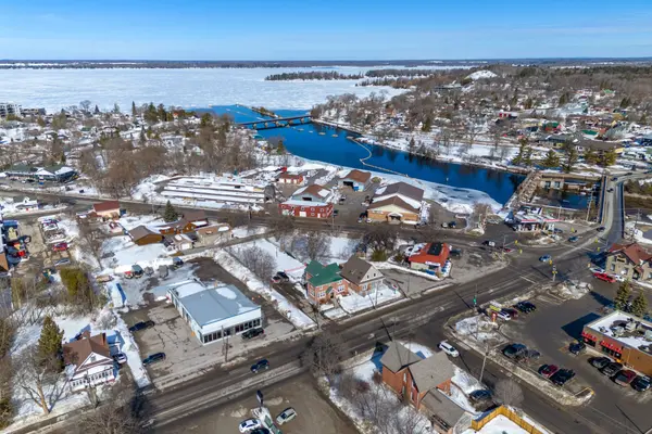 24 Lindsay ST, Kawartha Lakes, ON K0M 1N0