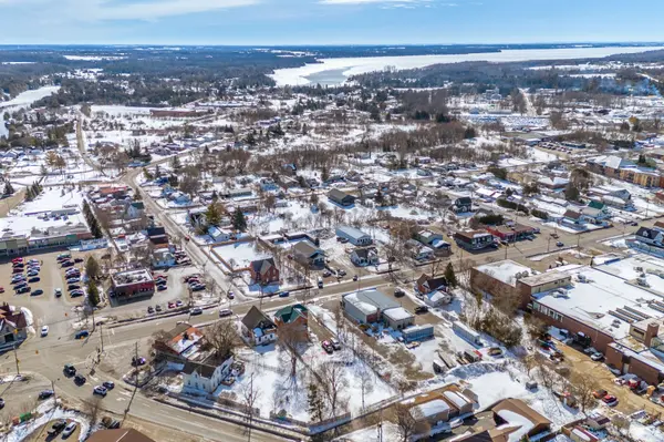 24 Lindsay ST, Kawartha Lakes, ON K0M 1N0