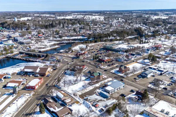 24 Lindsay ST, Kawartha Lakes, ON K0M 1N0