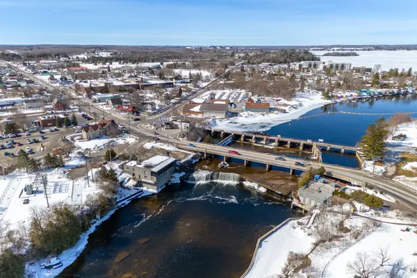 24 Lindsay ST, Kawartha Lakes, ON K0M 1N0