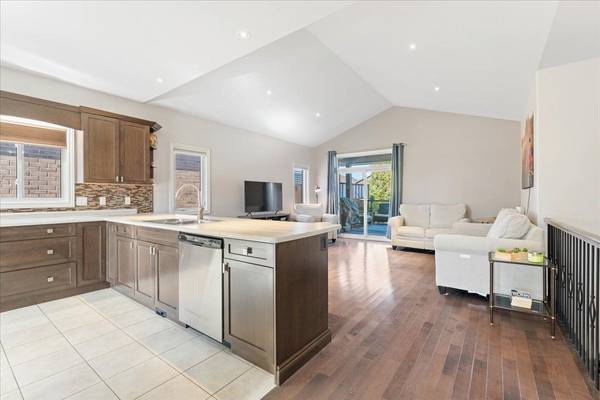 14 Cavendish DR, Belleville, ON K8N 0C2