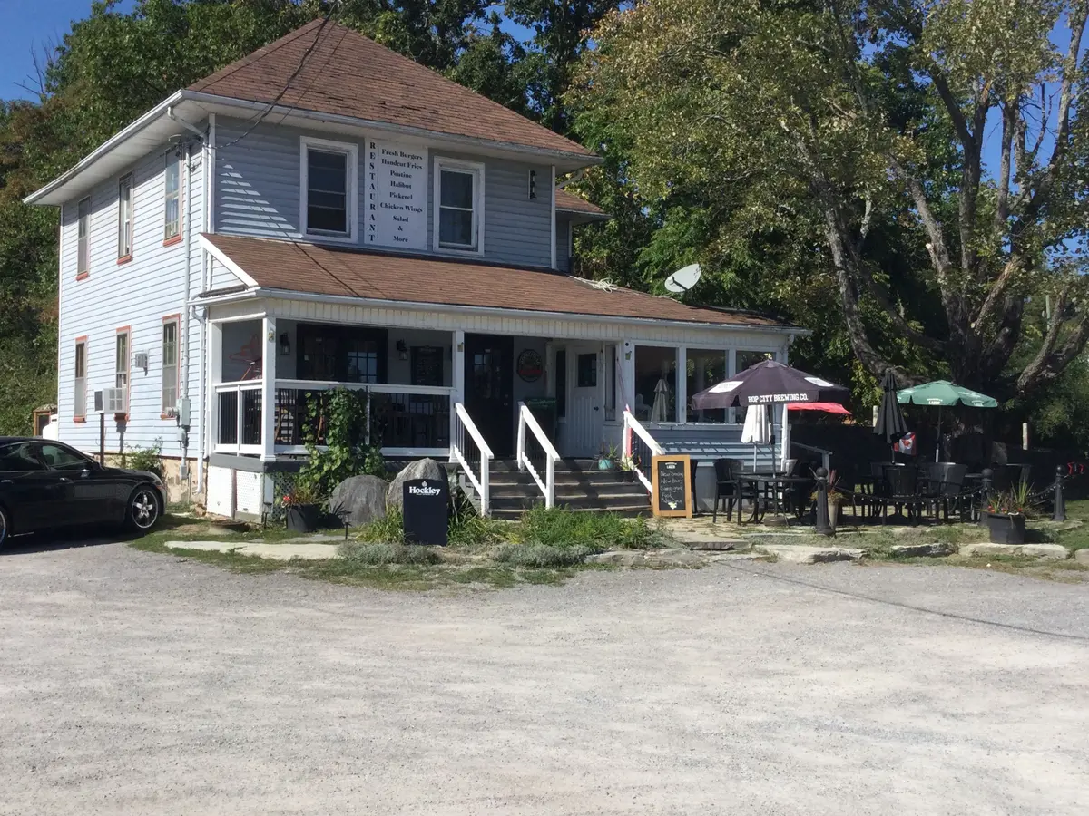 1925 Lakehurst RD, Trent Lakes, ON K0L 1J0