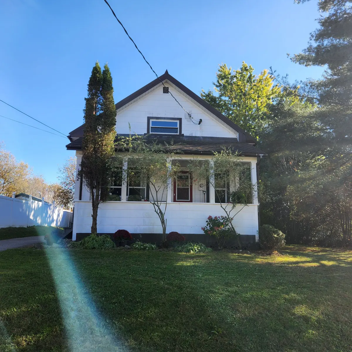 Burk's Falls, ON P0A 1C0,142 Queen ST