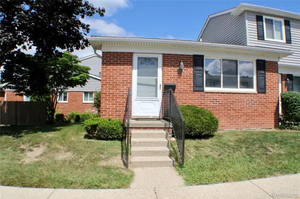 2638 Patrick Henry CT, Auburn Hills, MI 48326