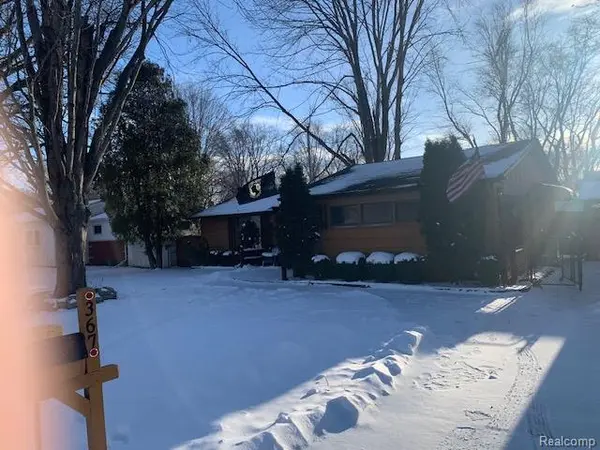 367 Sherwood LN, Algonac, MI 48001