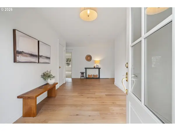 4275 SW CRESTWOOD DR, Portland, OR 97225